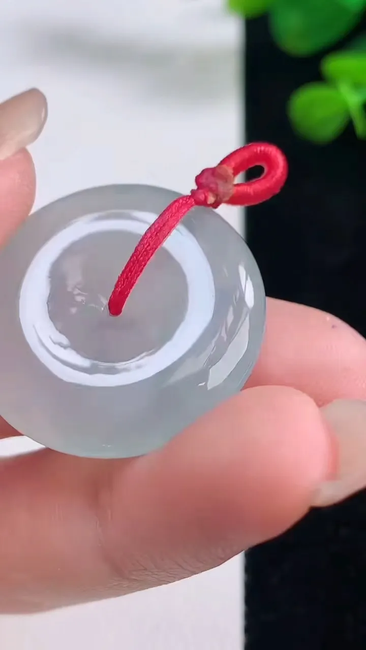 天然A货翡翠平安扣吊坠，尺寸28-5.8，重量:9.72g
8月29日