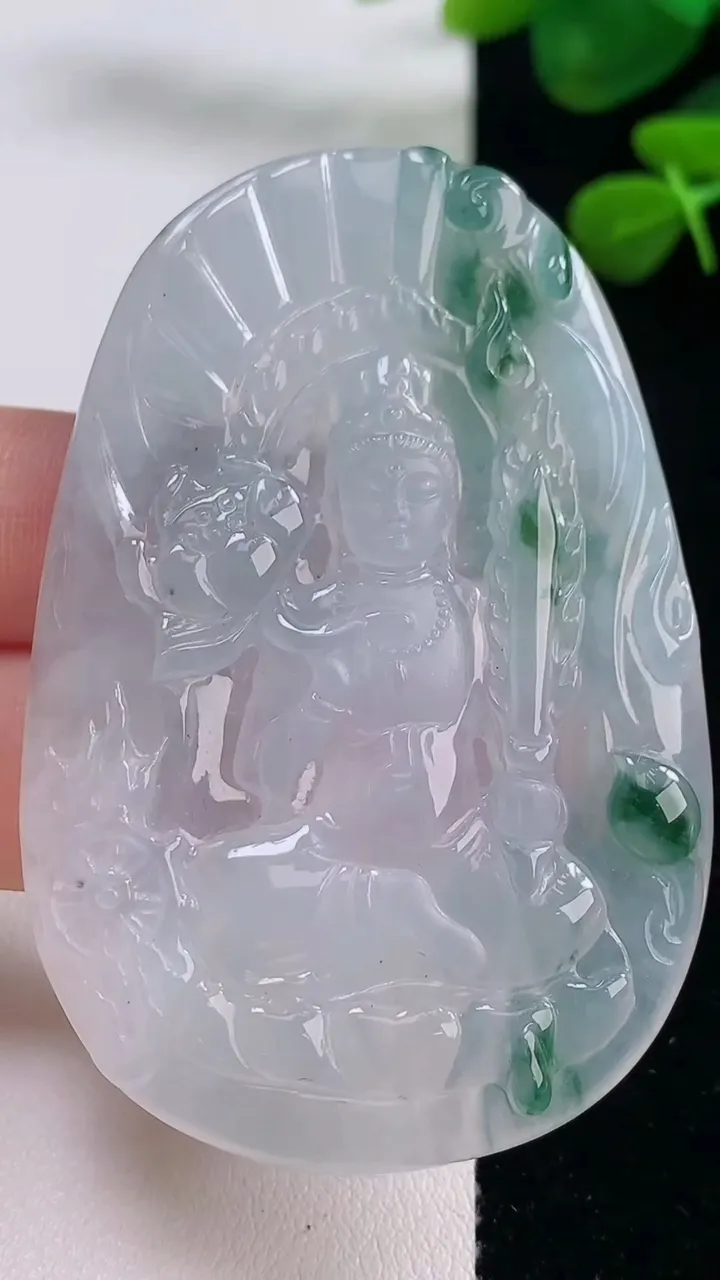 天然A货翡翠冰种飘花虚空藏菩萨吊坠，尺寸62.2-41.2-6，重量:32.69g
8月29日
