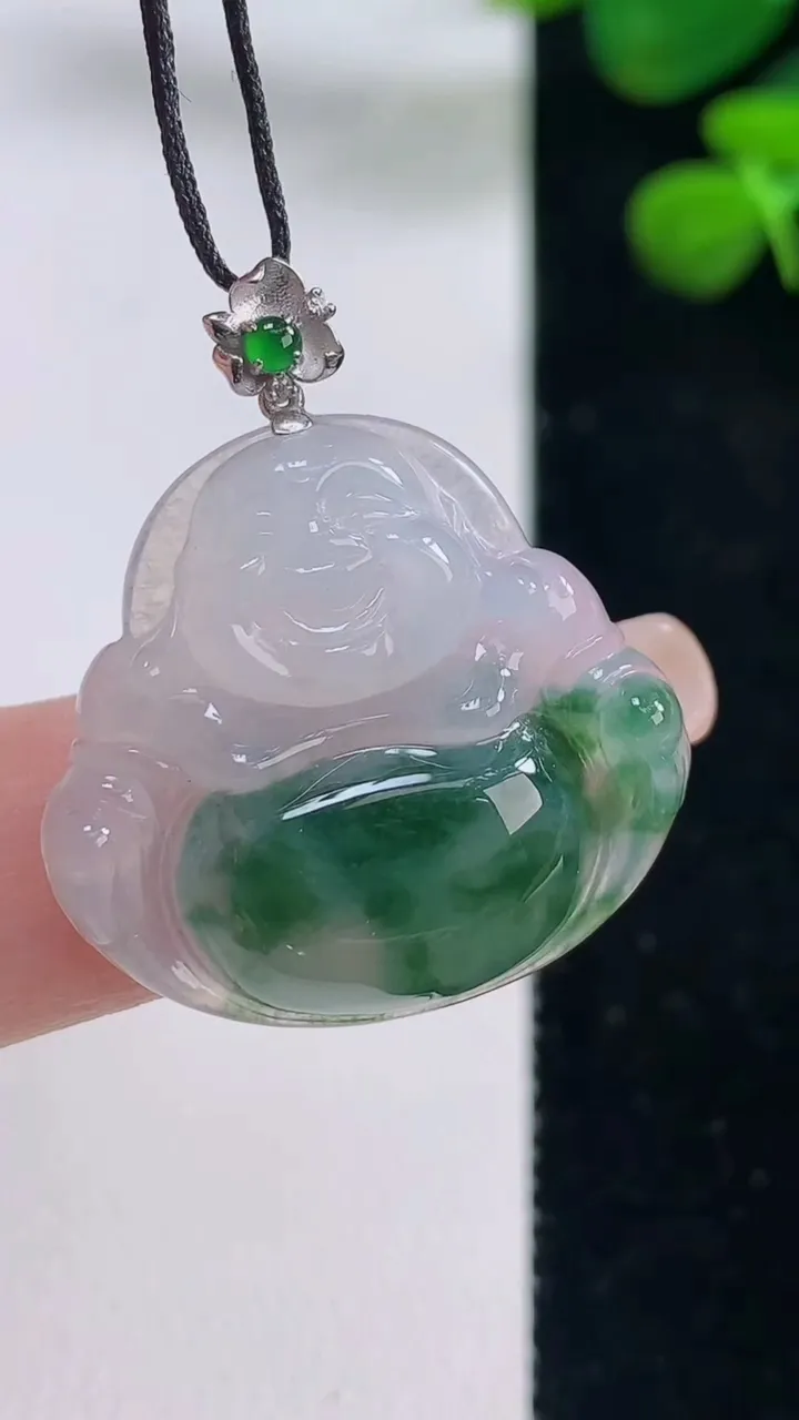 天然A货翡翠种飘花佛公吊坠，尺寸25-26.6-5.5，重量:5.62g
8月29日