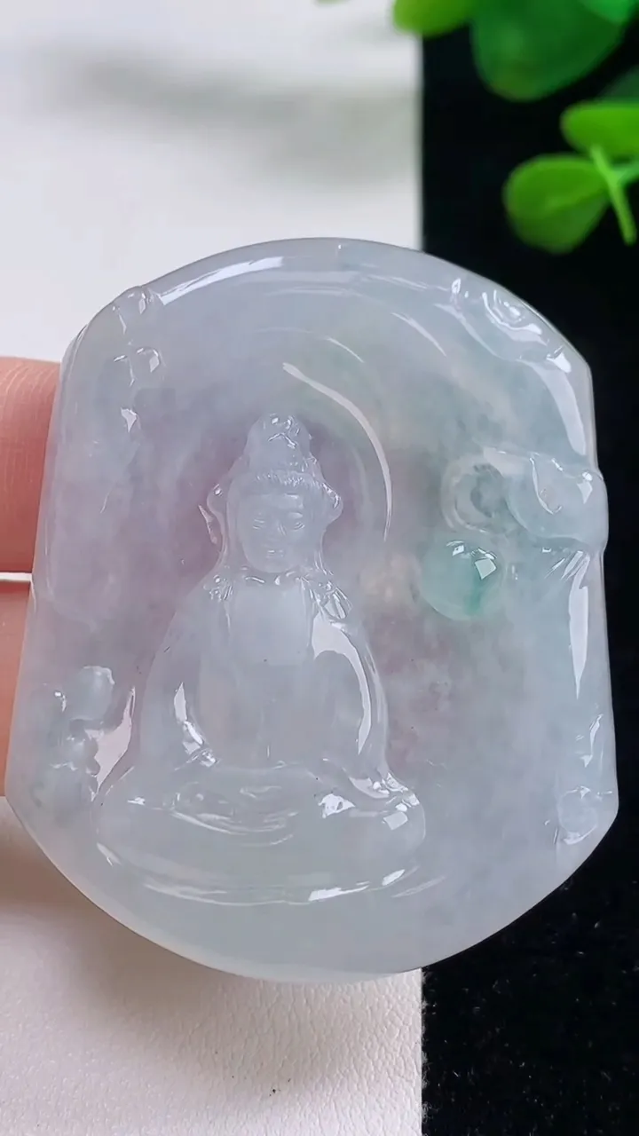 天然A货翡翠观音菩萨吊坠，尺寸51.6-42-5.3，重量:24.92g
8月29日