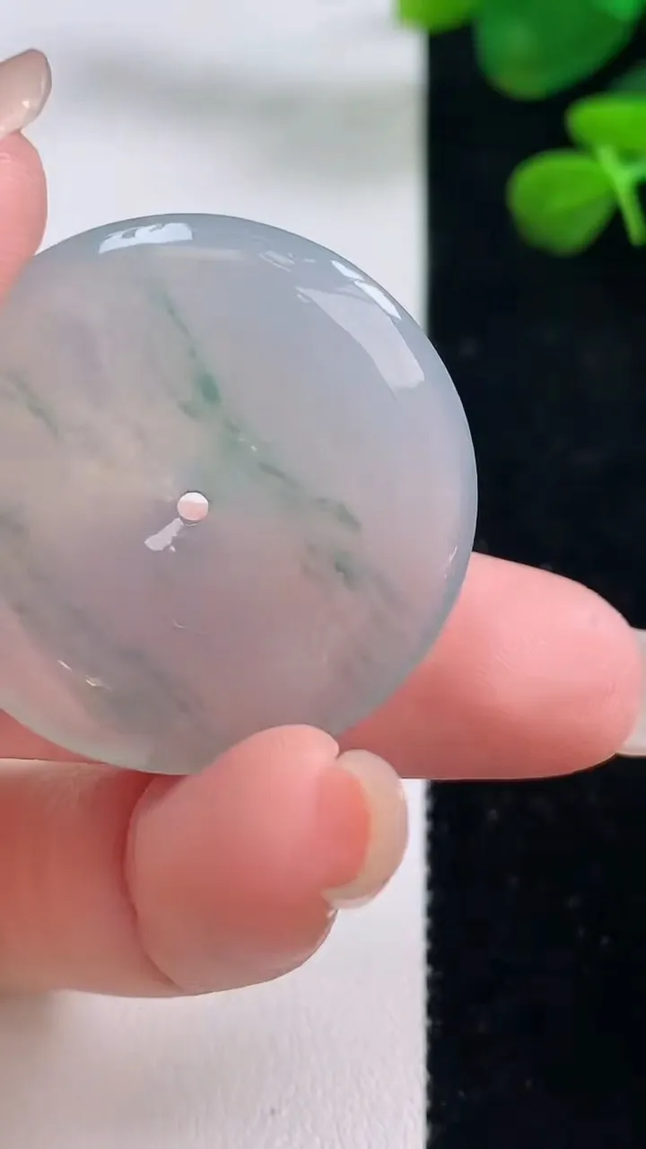 天然A货翡翠冰种飘花平安扣吊坠，尺寸32.6-5，重量:11.56g
8月29日