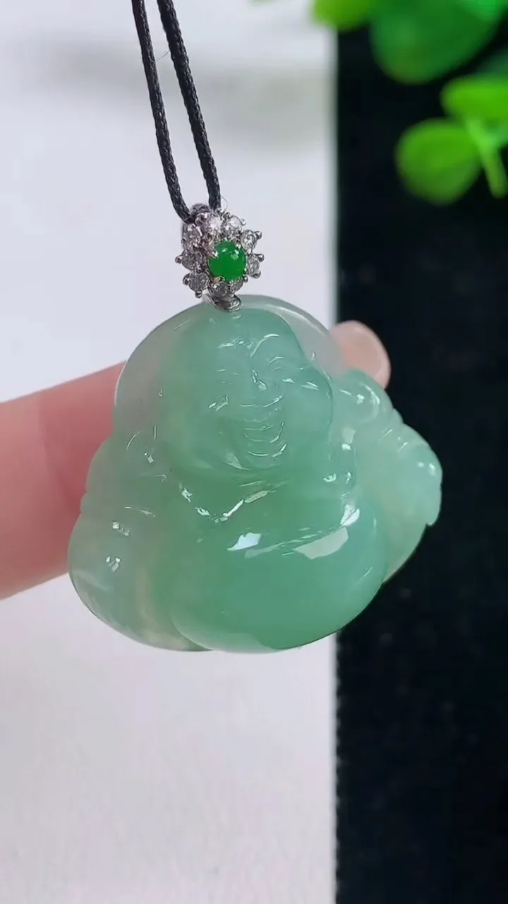 天然A货翡翠佛公吊坠，尺寸25-28-8.6，重量:9.62g
8月29日