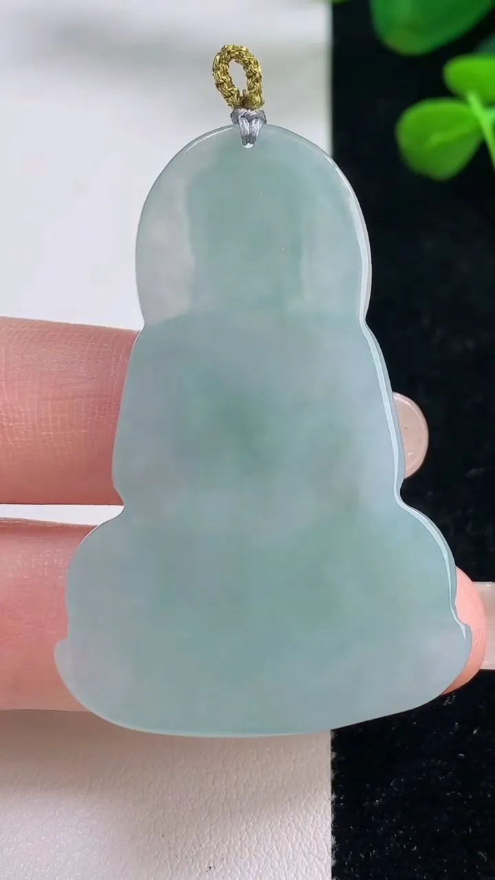 天然A货翡翠观音菩萨吊坠，尺寸49.6-31.6-6，重量:17.39g
8月29日