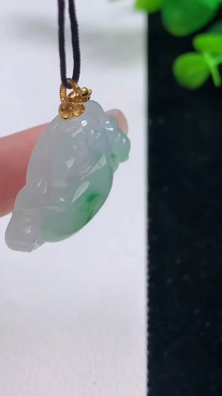 天然A货翡翠佛公吊坠，尺寸27-29.6-5.3，重量:6.20g
8月29日