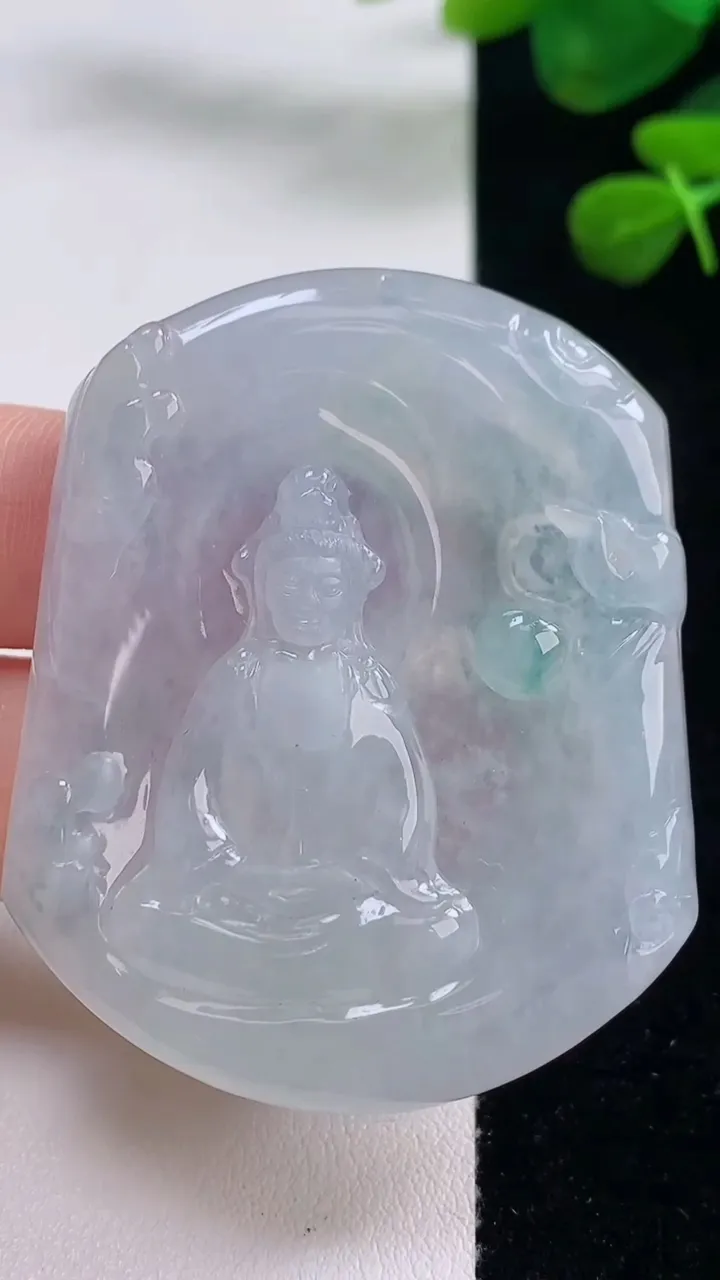 天然A货翡翠观音菩萨吊坠，尺寸51.6-42-5.3，重量:24.92g
8月29日