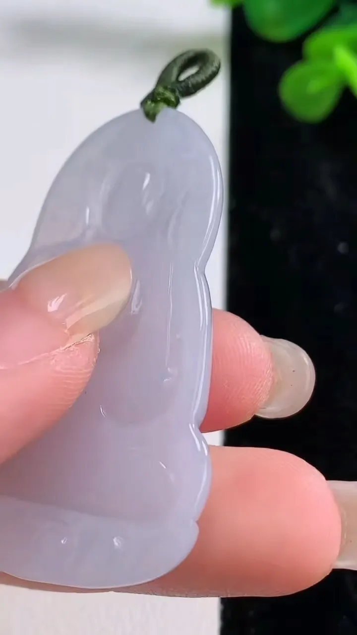 天然A货翡翠素衣观音菩萨吊坠，尺寸49-32-5.4，重量:16.14g
8月29日