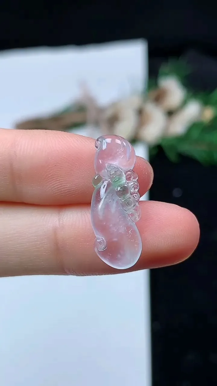 天然A货翡翠福瓜镶嵌件，尺寸23-8.2-3.4，重量:1.16g
8月29日