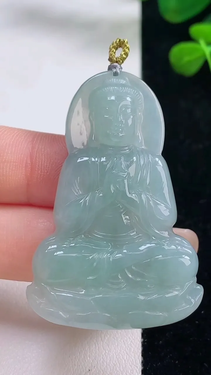 天然A货翡翠观音菩萨吊坠，尺寸49.6-31.6-6，重量:17.39g
8月29日