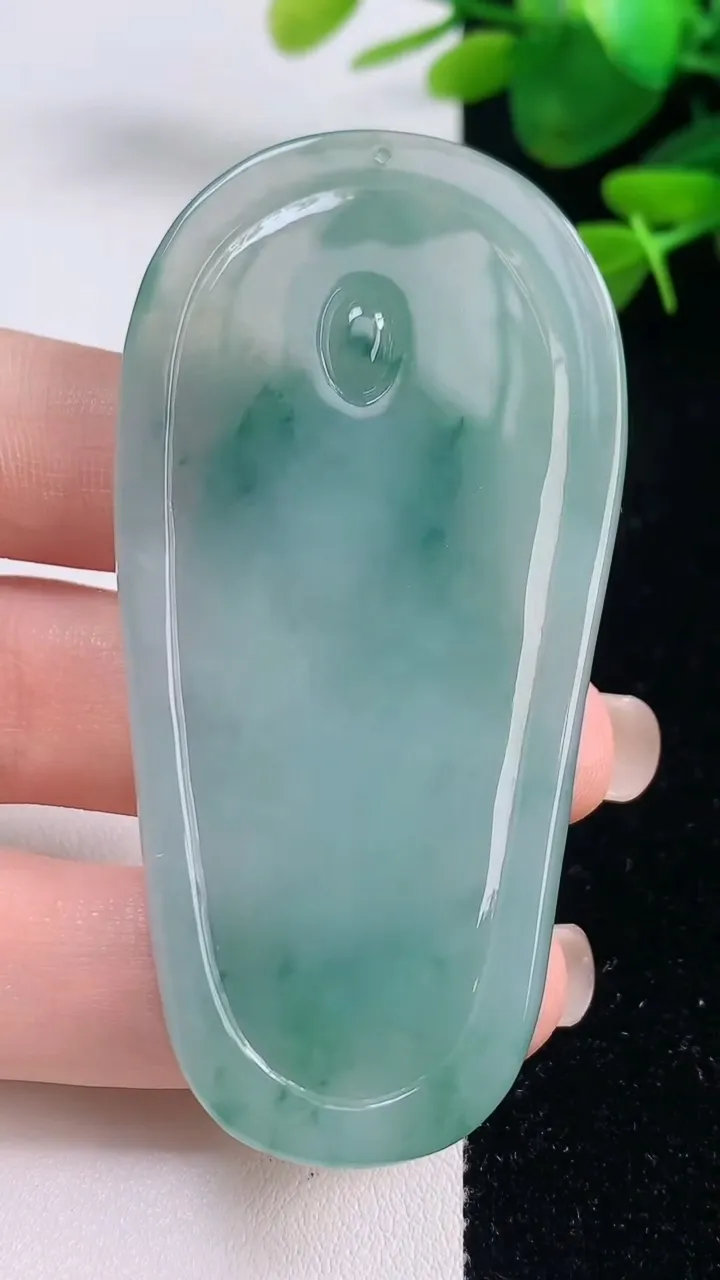 天然A货翡翠冰种飘花普贤菩萨吊坠，尺寸69.6-34.3-5.8，重量:30.04g
8月29日