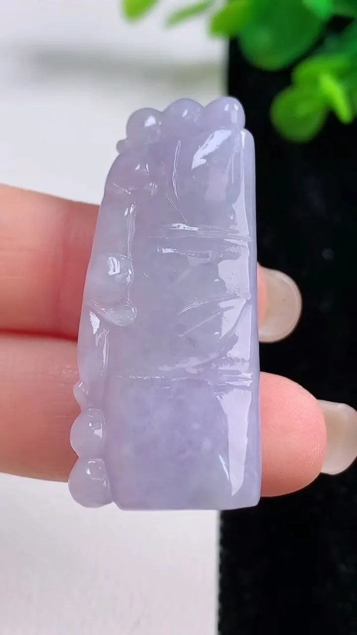 天然A货翡翠紫罗兰节节高升 竹节吊坠，尺寸43-18-7.8，重量13.13g
8月29日