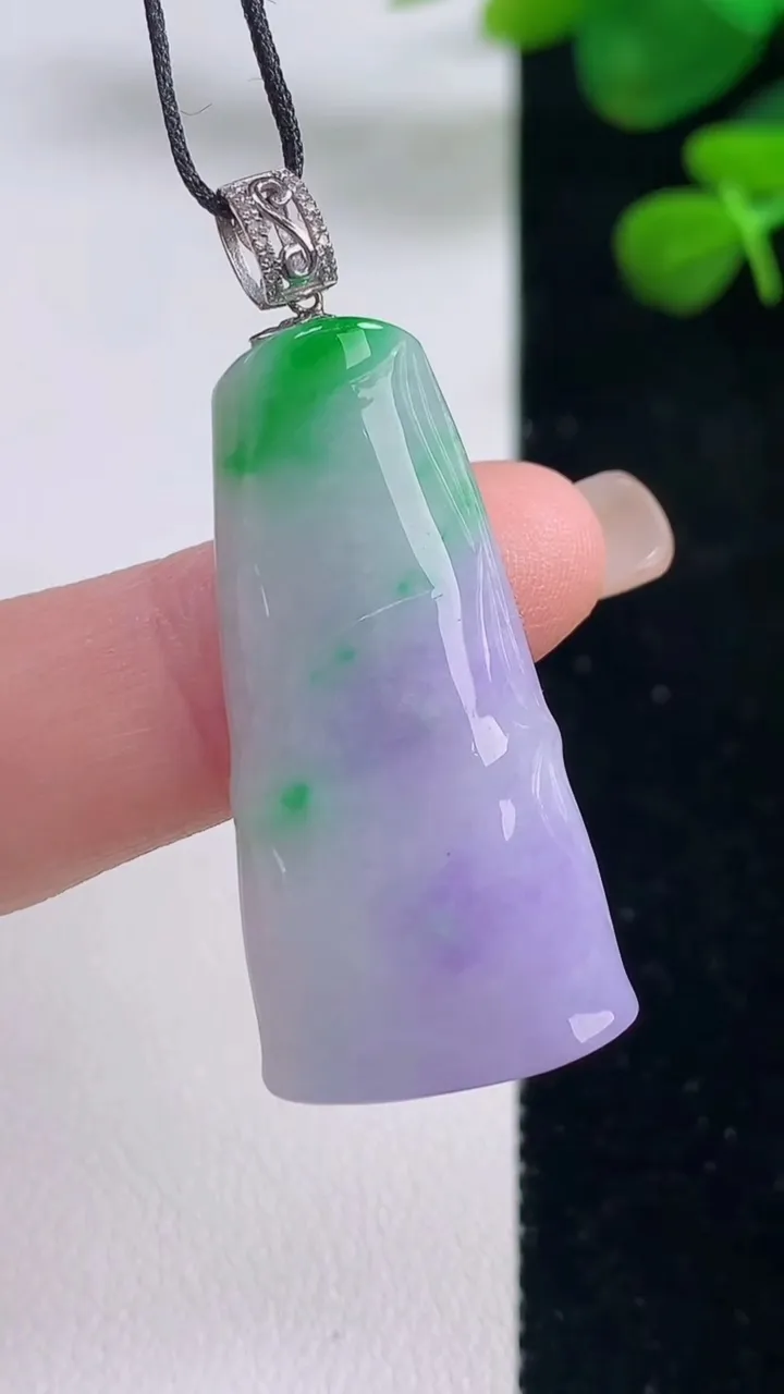 天然A货翡翠18k金春带彩 紫罗兰节节高升 竹节吊坠，尺寸36-17-4.2，重量:6.91g
8月29日
