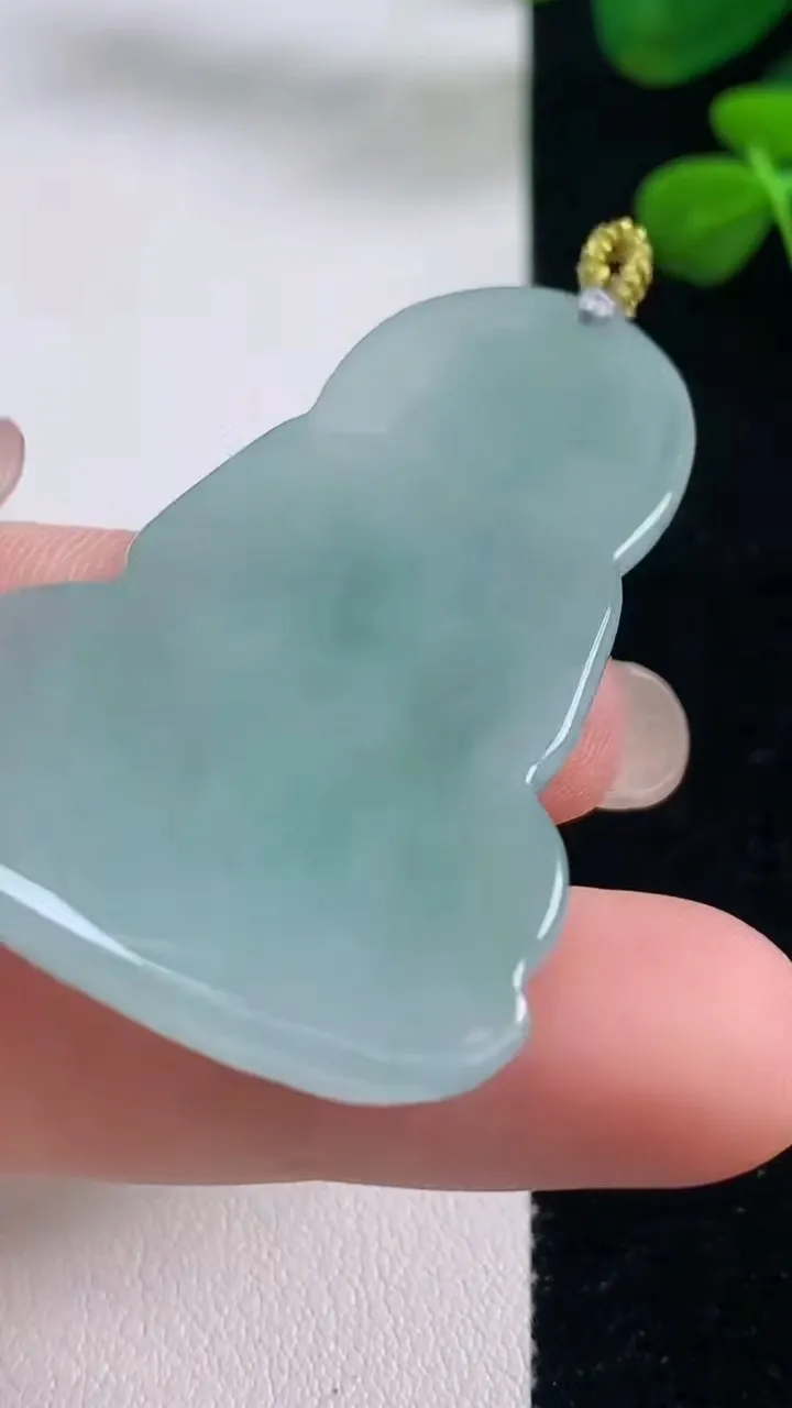 天然A货翡翠观音菩萨吊坠，尺寸49.6-31.6-6，重量:17.39g
8月29日
