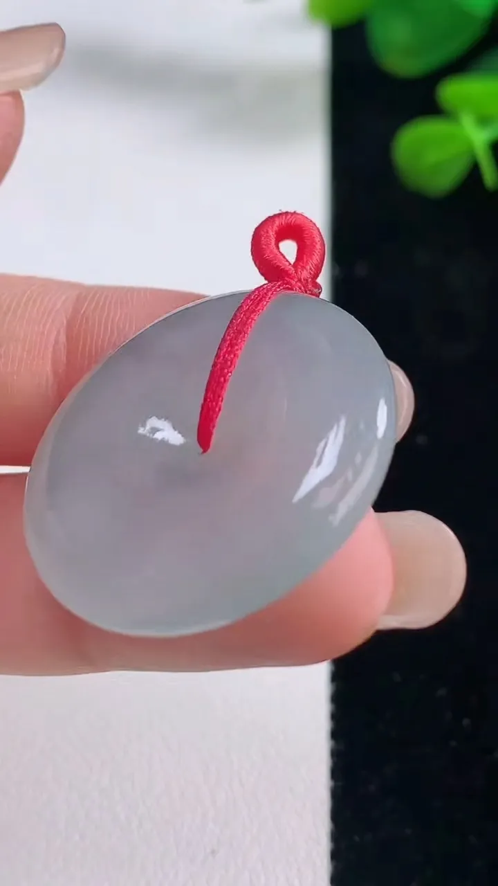 天然A货翡翠平安扣吊坠，尺寸28-5.8，重量:9.72g
8月29日