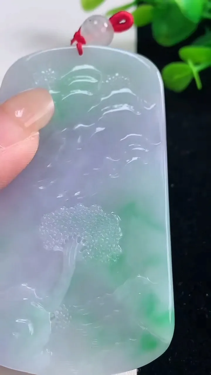天然A货翡翠山水牌吊坠，尺寸75.6-46-6，重量:50.26g
8月29日