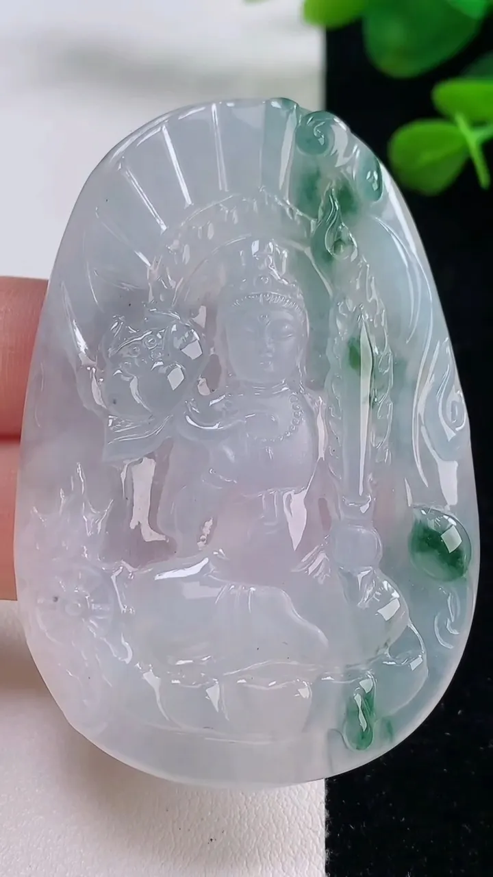 天然A货翡翠冰种飘花虚空藏菩萨吊坠，尺寸62.2-41.2-6，重量:32.69g
8月29日