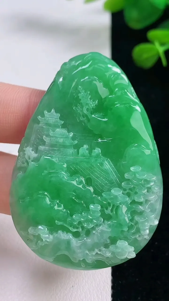 天然A货翡翠山水牌吊坠，尺寸54.5-38-8.5，重量:33.22g
8月29日