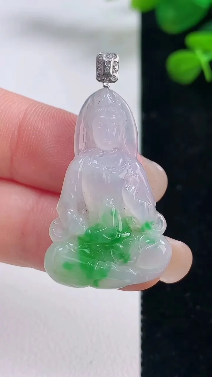 天然A货翡翠观音菩萨吊坠，尺寸33.5-19-3，重量:4.06g
8月29日