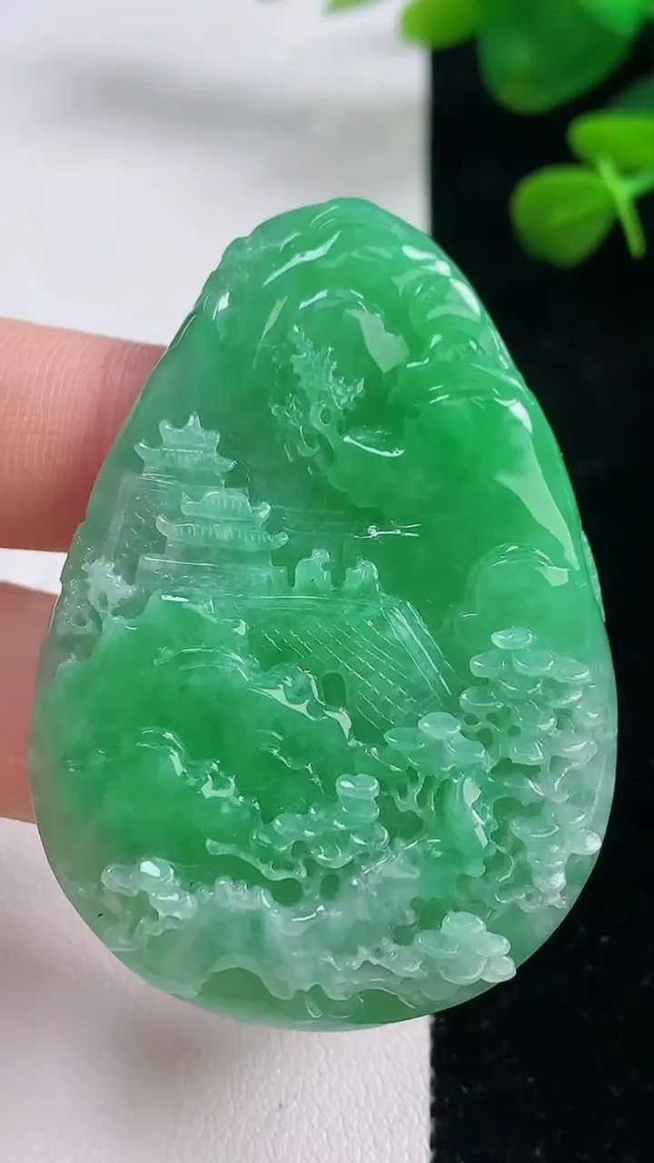 天然A货翡翠山水牌吊坠，尺寸54.5-38-8.5，重量:33.22g
8月29日
