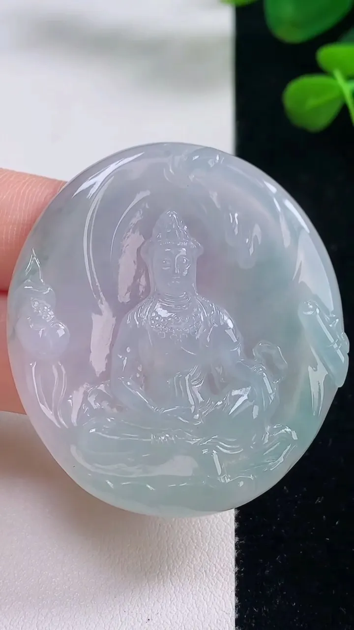 天然A货翡翠观音菩萨吊坠，尺寸46.7-42-5，重量:19.84g
8月29日