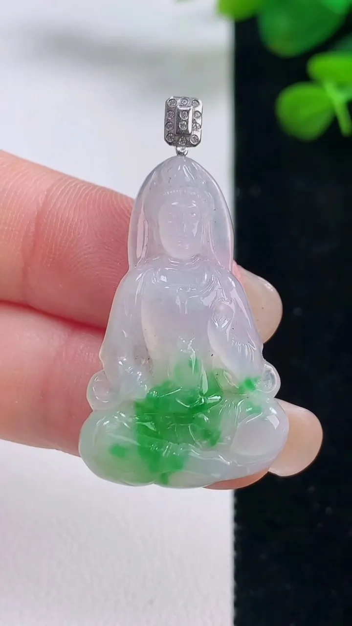 天然A货翡翠观音菩萨吊坠，尺寸33.5-19-3，重量:4.06g
8月29日