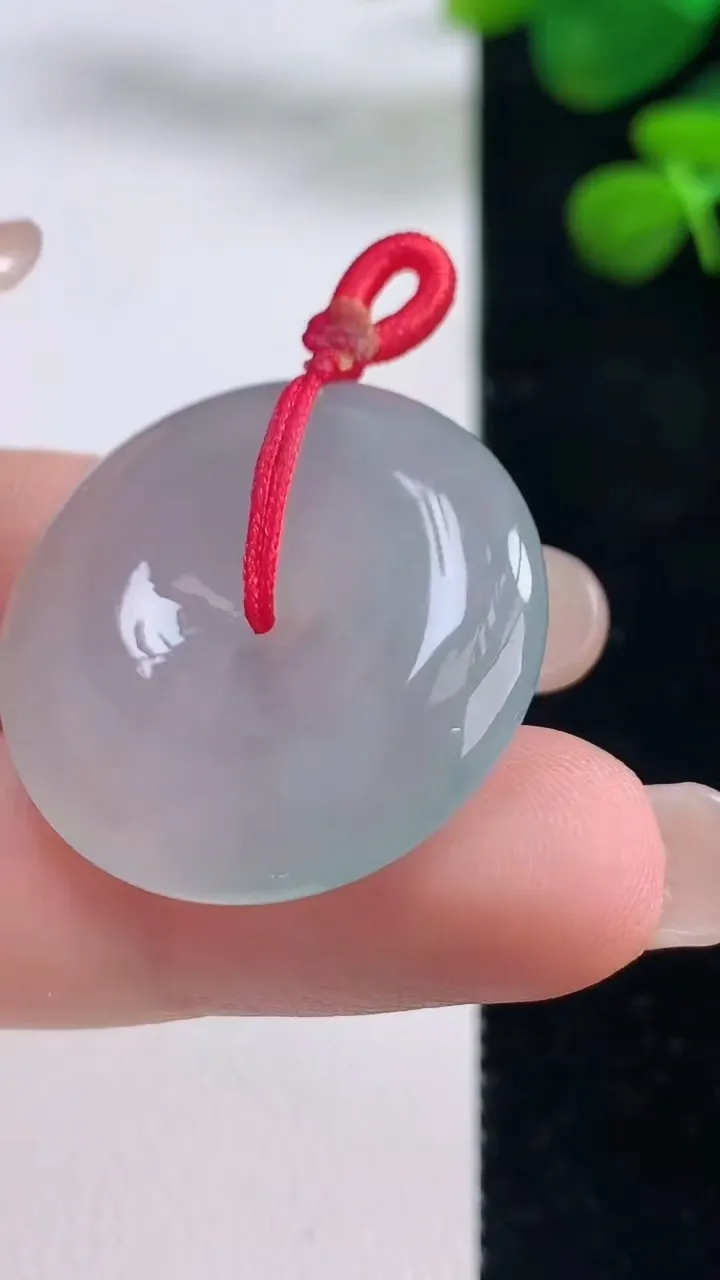 天然A货翡翠平安扣吊坠，尺寸28-5.8，重量:9.72g
8月29日