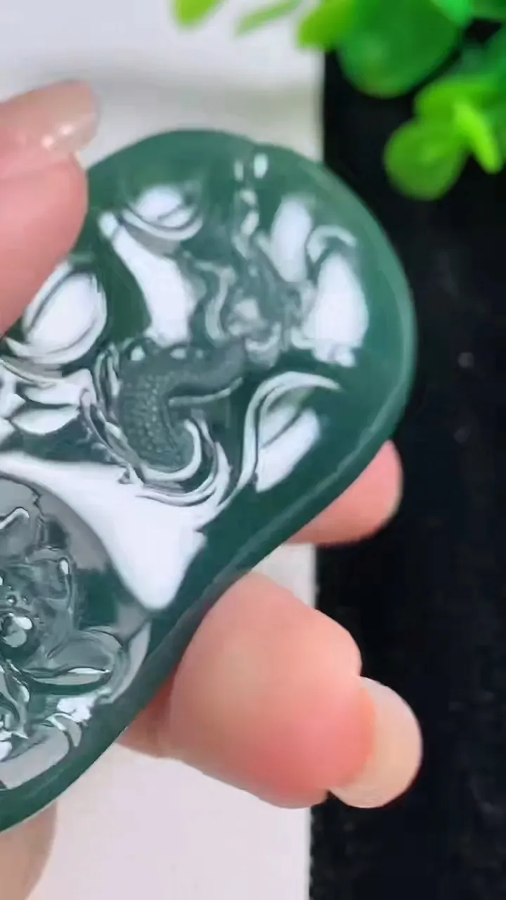 天然A货翡翠蓝水文殊菩萨吊坠，尺寸76-37.2-7.3，重量:42.32g
8月29日
