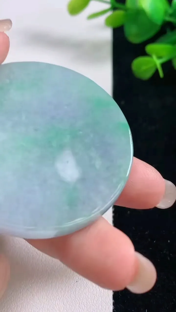 天然A货翡翠无事牌吊坠，尺寸50.5-5.7，重量:38.87g
8月29日