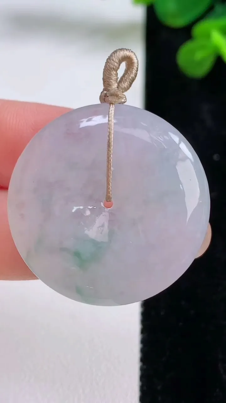 天然A货翡翠冰种飘花平安扣吊坠，尺寸31-5.6，重量:11.65g
8月29日