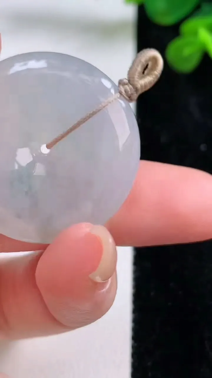 天然A货翡翠冰种飘花平安扣吊坠，尺寸31-5.6，重量:11.65g
8月29日