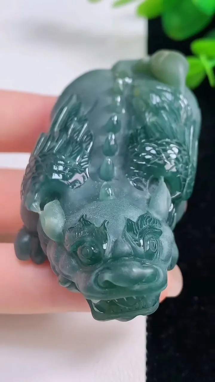 天然A货翡翠貔貅手把件 小摆件，尺寸67.7-34.3-23.7，重:94.25g
8月29日