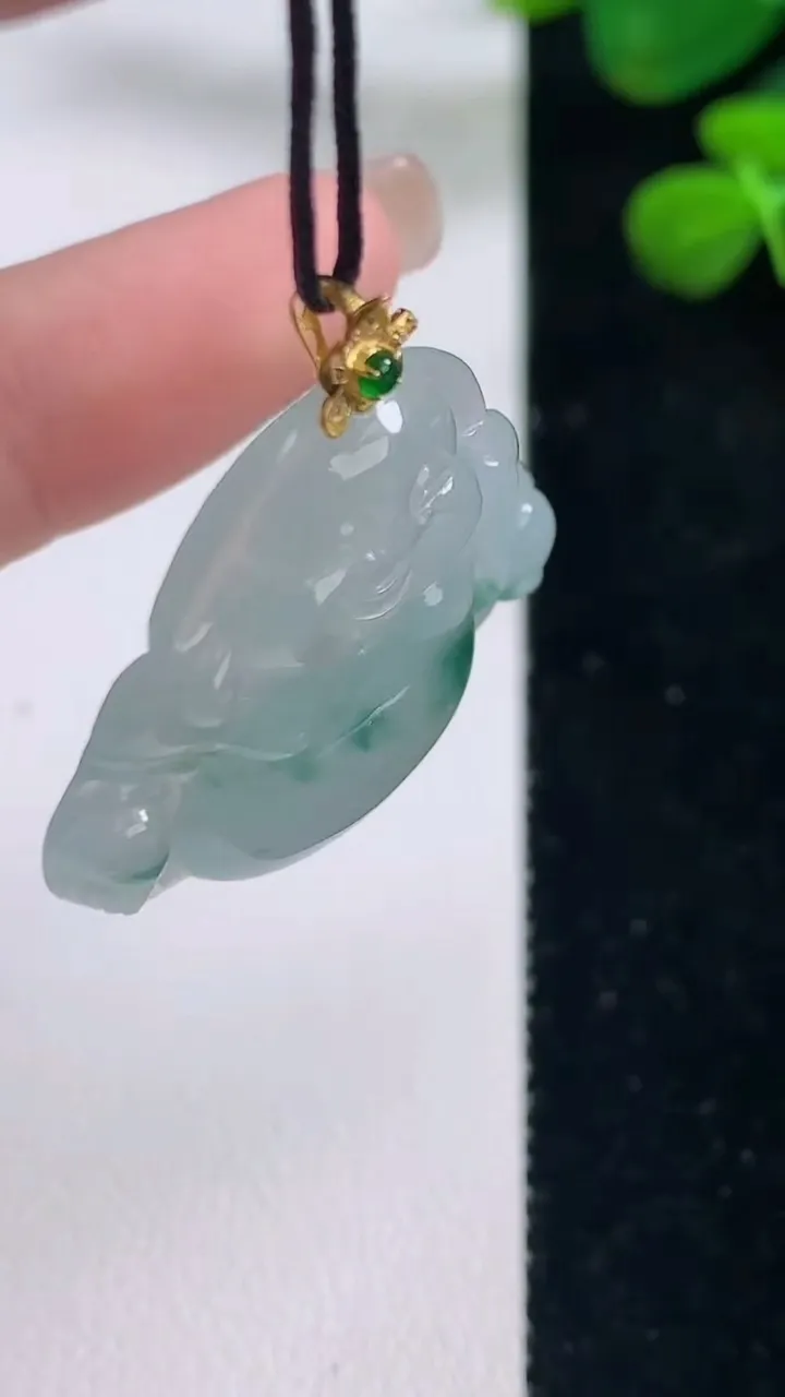 天然A货翡翠种飘花佛公吊坠，尺寸28-30.7-5.8，重量:7.14g
8月29日
