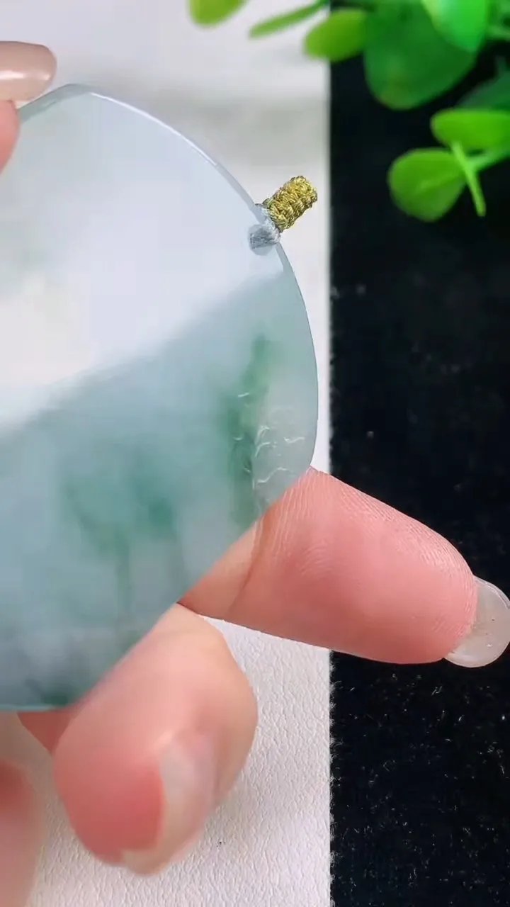 天然A货翡翠冰种飘花生肖虎 虎牌吊坠，尺寸51-43.2-5.2，重量:29.17g
8月29日