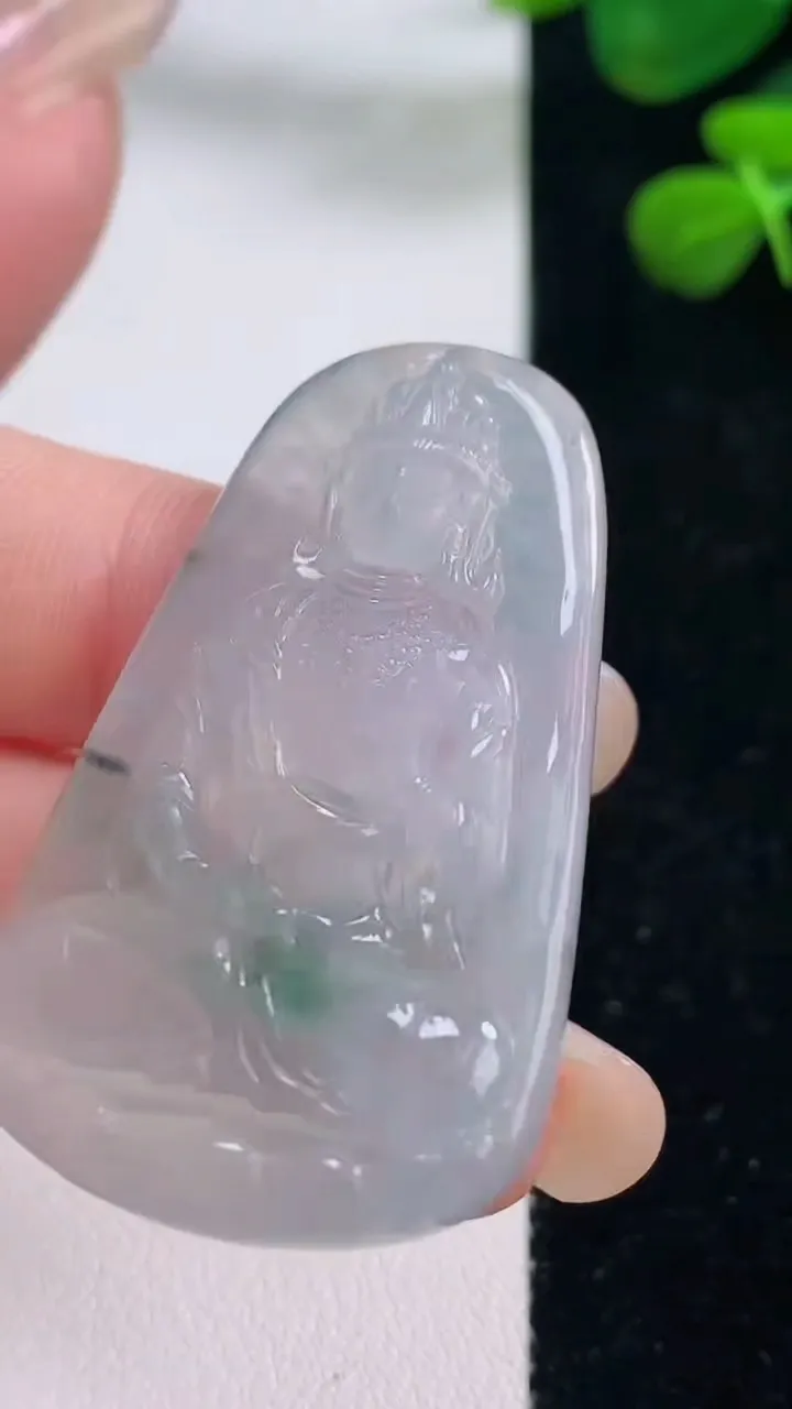 天然A货翡翠冰种飘花大势至观音菩萨吊坠，尺寸44-27-5.2，重量:12.83g
8月29日