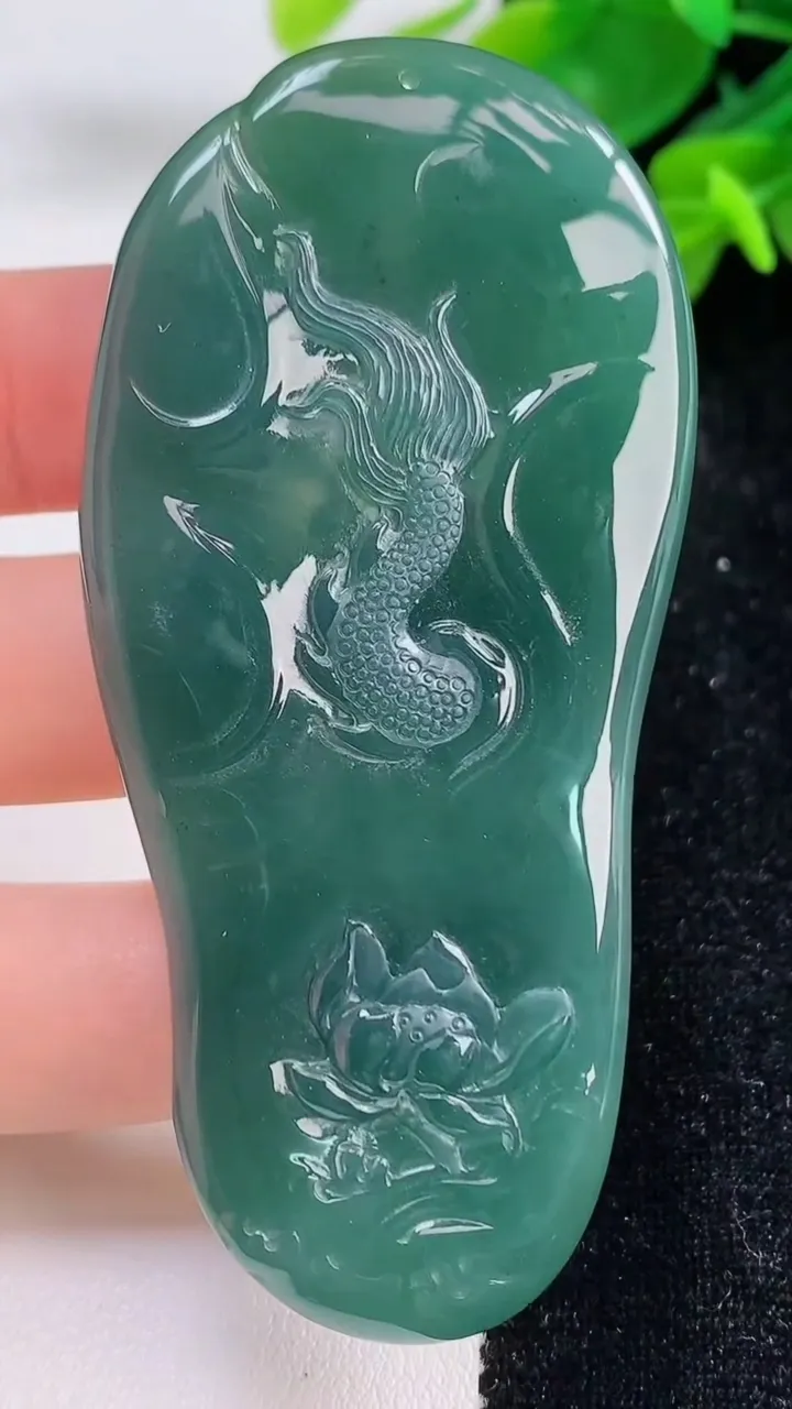 天然A货翡翠蓝水文殊菩萨吊坠，尺寸76-37.2-7.3，重量:42.32g
8月29日