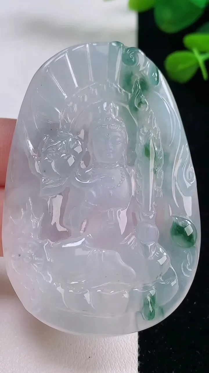 天然A货翡翠冰种飘花虚空藏菩萨吊坠，尺寸62.2-41.2-6，重量:32.69g
8月29日