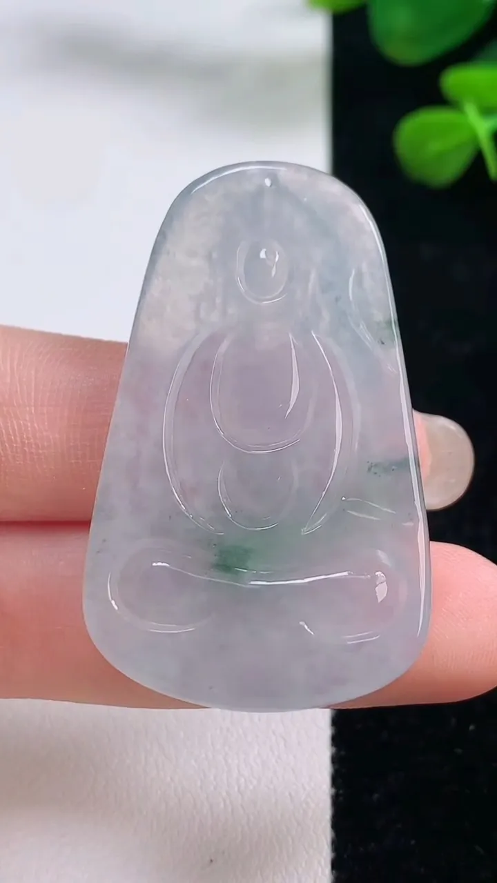 天然A货翡翠冰种飘花大势至观音菩萨吊坠，尺寸44-27-5.2，重量:12.83g
8月29日