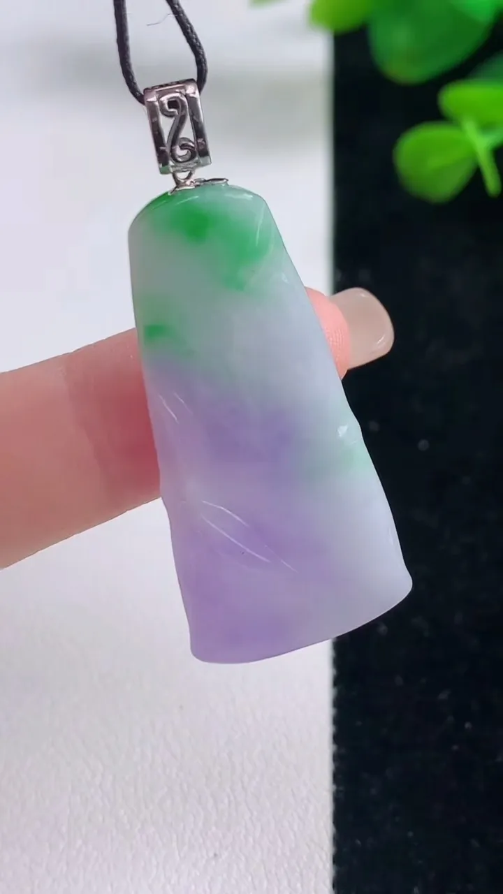 天然A货翡翠18k金春带彩 紫罗兰节节高升 竹节吊坠，尺寸36-17-4.2，重量:6.91g
8月29日