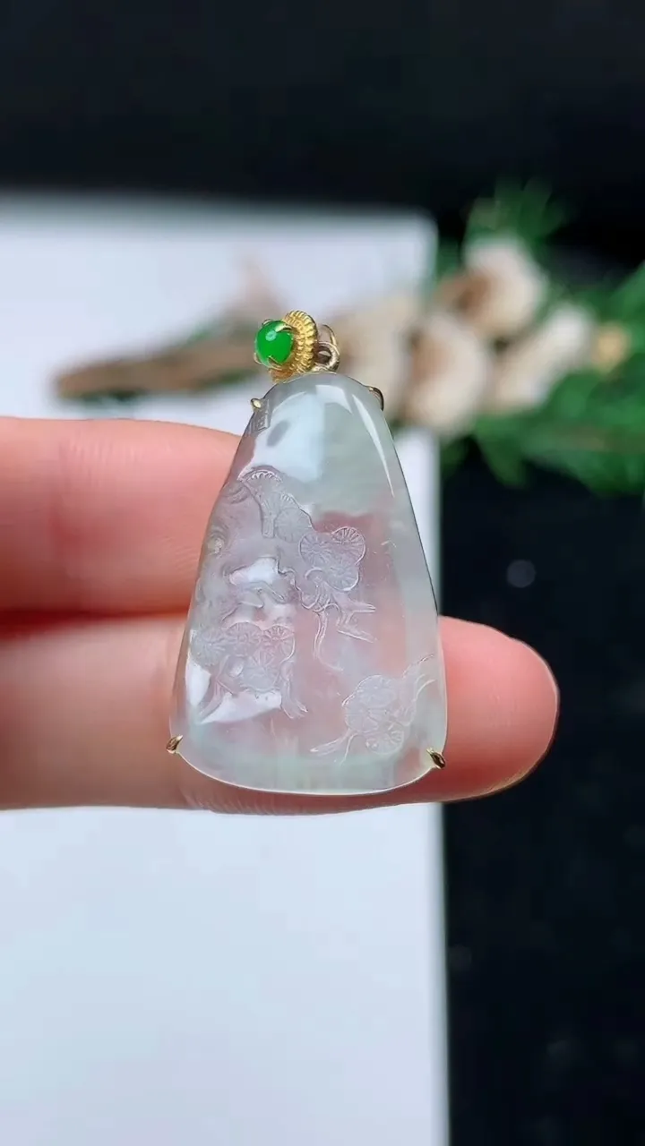 天然A货翡翠白冰花开富贵吊坠，尺寸26.2-17-5.2，重量:5.00g
8月29日