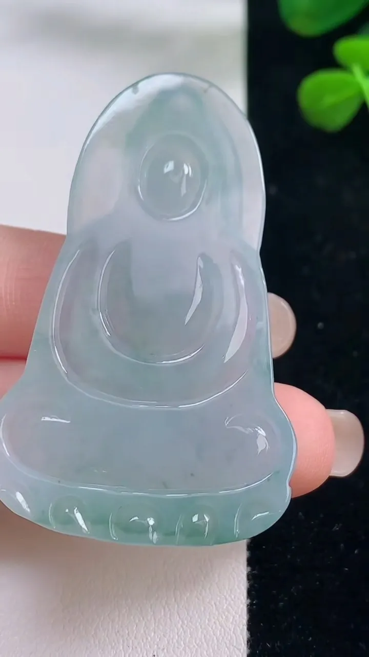 天然A货翡翠冰种飘花素衣观音菩萨吊坠，尺寸54-32-5.6，重量:17.24g
8月29日