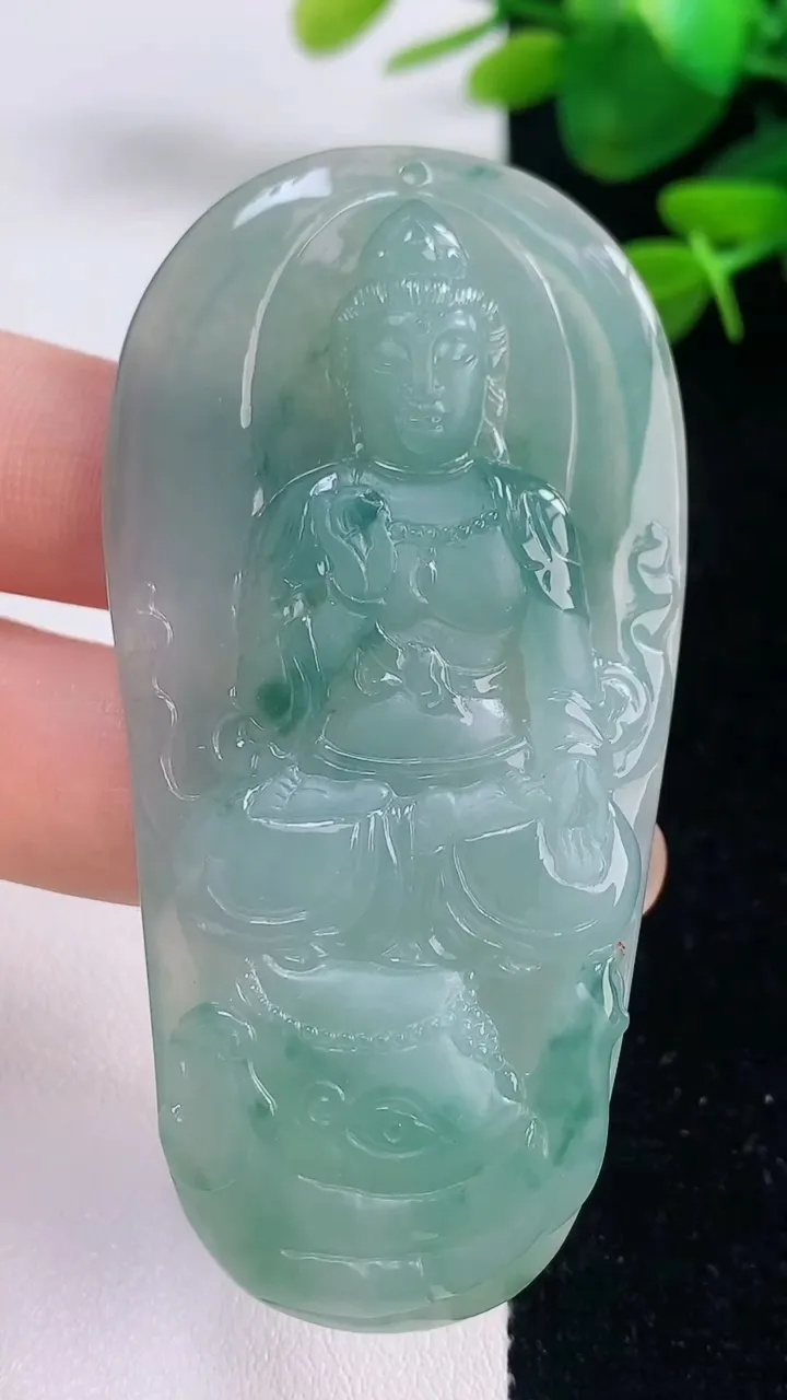 天然A货翡翠冰种飘花普贤菩萨吊坠，尺寸69.6-34.3-5.8，重量:30.04g
8月29日