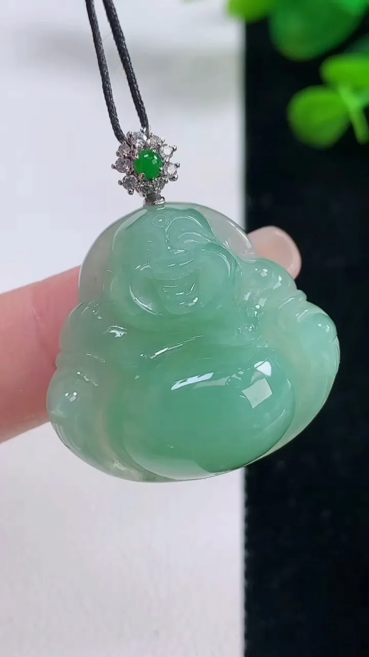 天然A货翡翠佛公吊坠，尺寸25-28-8.6，重量:9.62g
8月29日