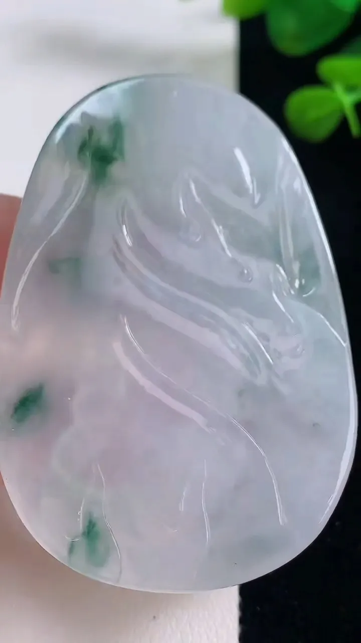 天然A货翡翠冰种飘花虚空藏菩萨吊坠，尺寸62.2-41.2-6，重量:32.69g
8月29日