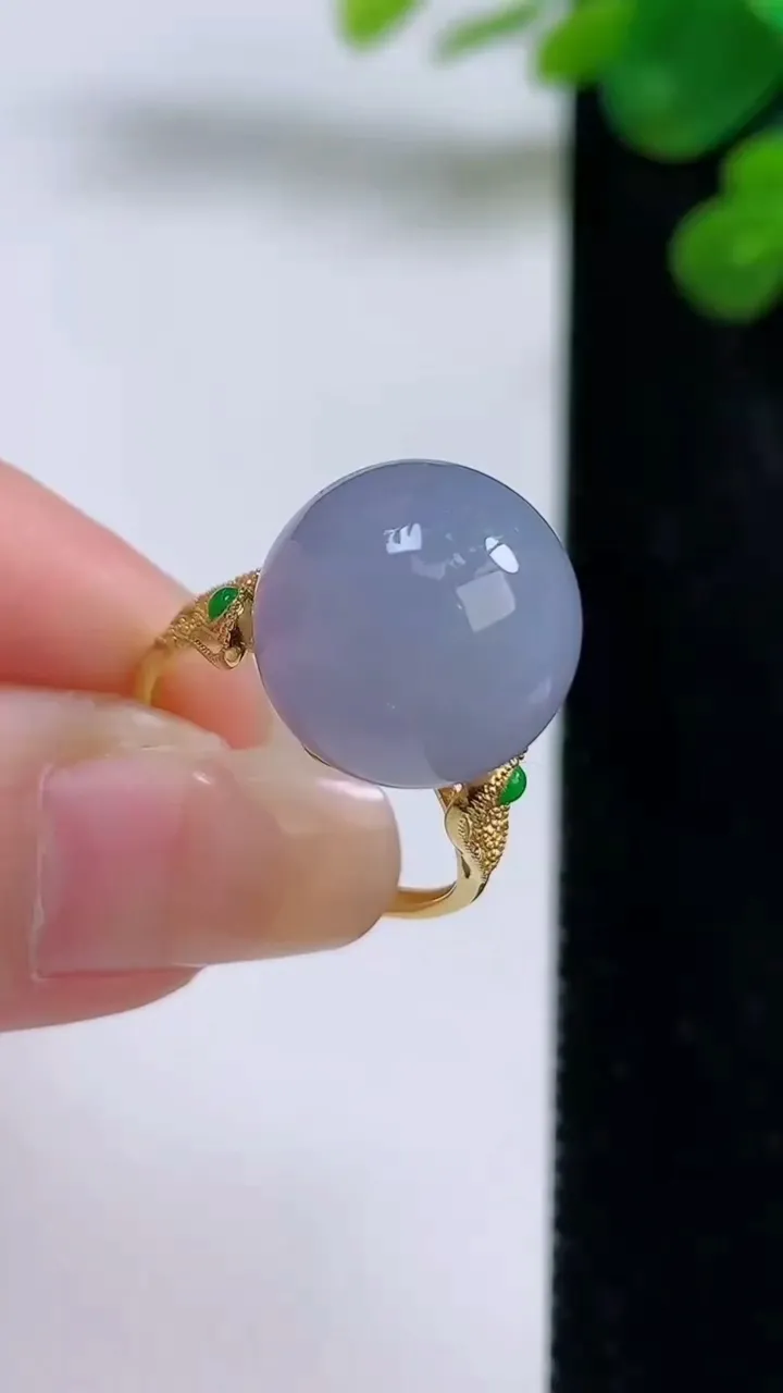 天然A货翡翠18k金紫罗兰圆珠戒指，尺寸19裸石13.4，重量:5.66g2025年8月30日
工厂