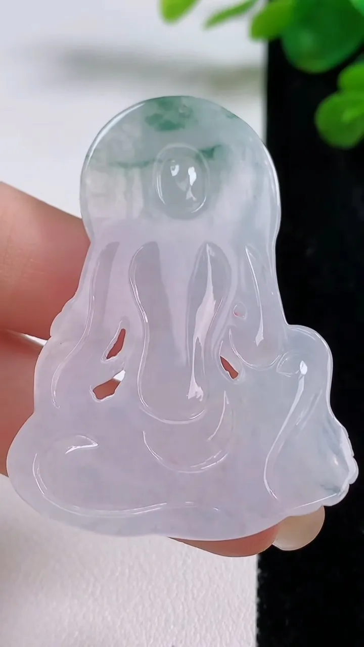 天然A货翡翠冰种飘花大势至观音菩萨吊坠，尺寸52-37.4-5.2，重量:17.07g
8月30日