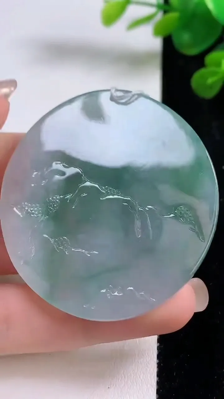 天然A货翡翠山水牌吊坠，尺寸53-47.5-5.4，重量:30.74g
8月30日