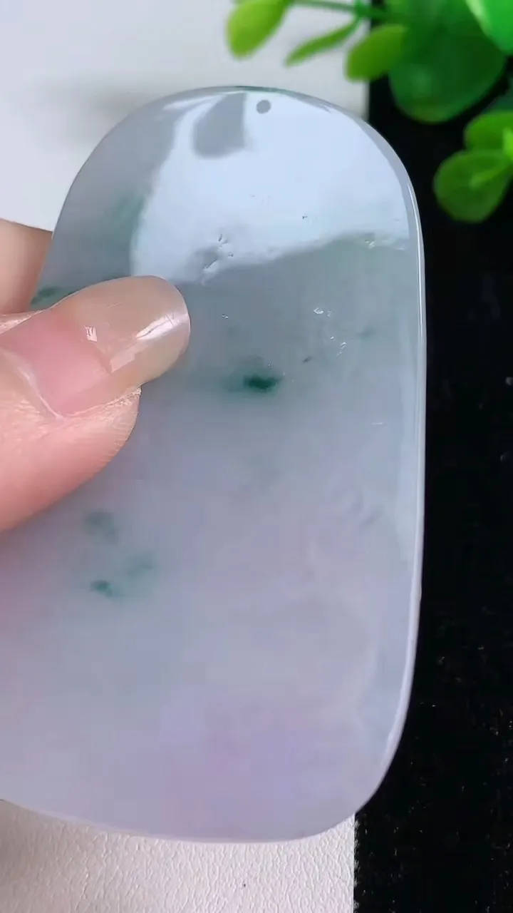 天然A货翡翠冰种紫罗兰飘花观音菩萨吊坠，尺寸69.6-42.2-5，重量:31.64g
8月30日