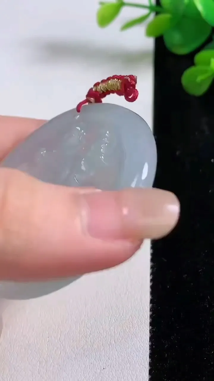 天然A货翡翠虚空藏菩萨吊坠，尺寸52.6-4.5，重量:27.91g
8月30日