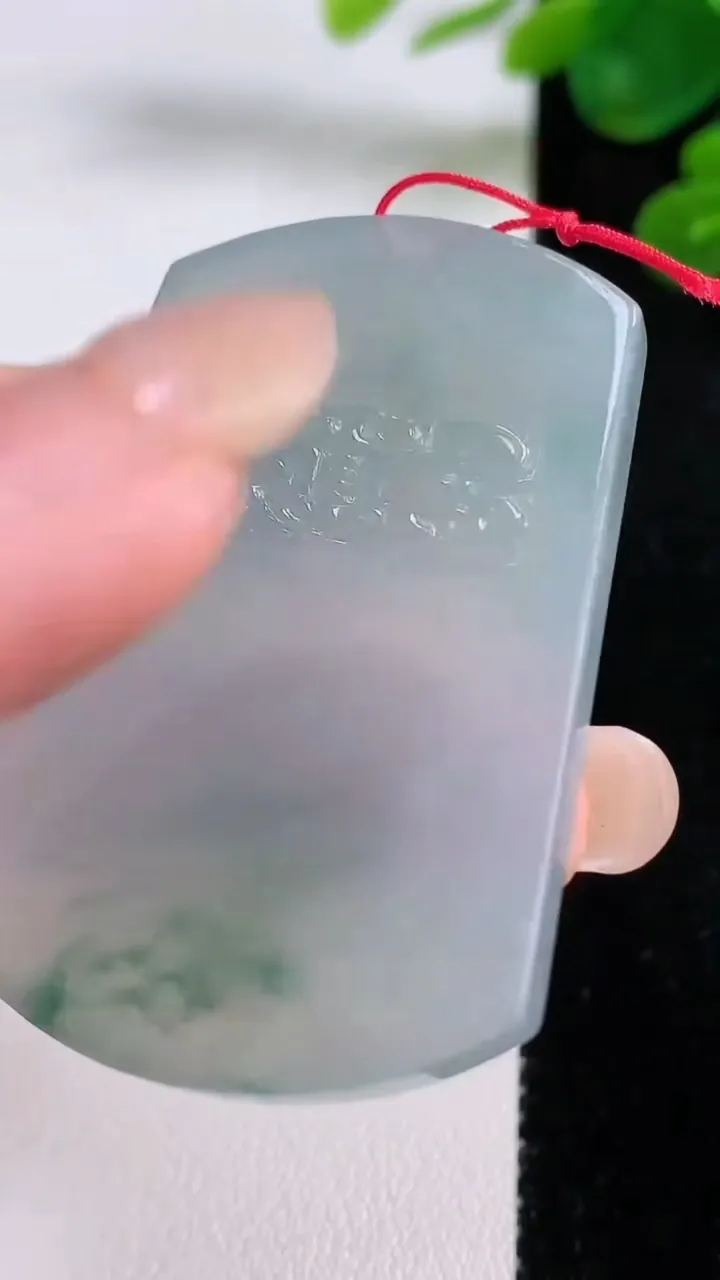 天然A货翡翠冰种飘花仿古无事牌吊坠，尺寸48.6-33.2-4.7，重量:22.10g
8月30日