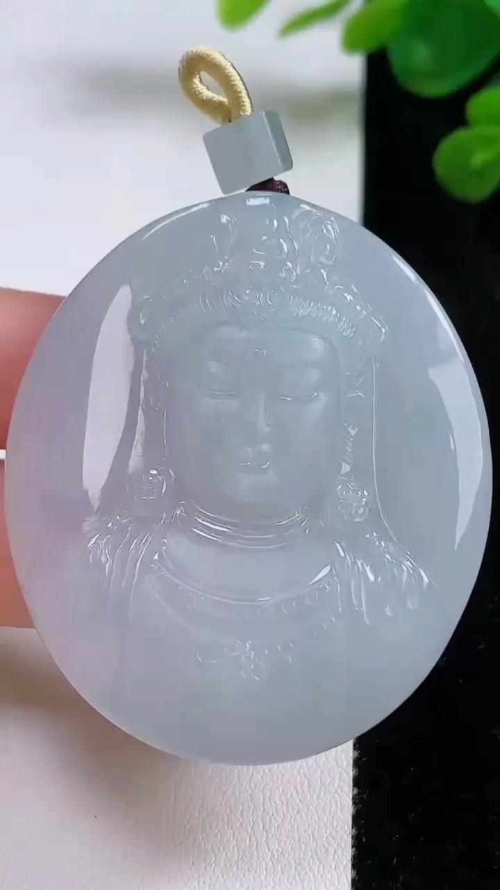 天然A货翡翠冰种飘花观音头吊坠，尺寸51.2-44.6-9.8，重量:41.28g
8月30日