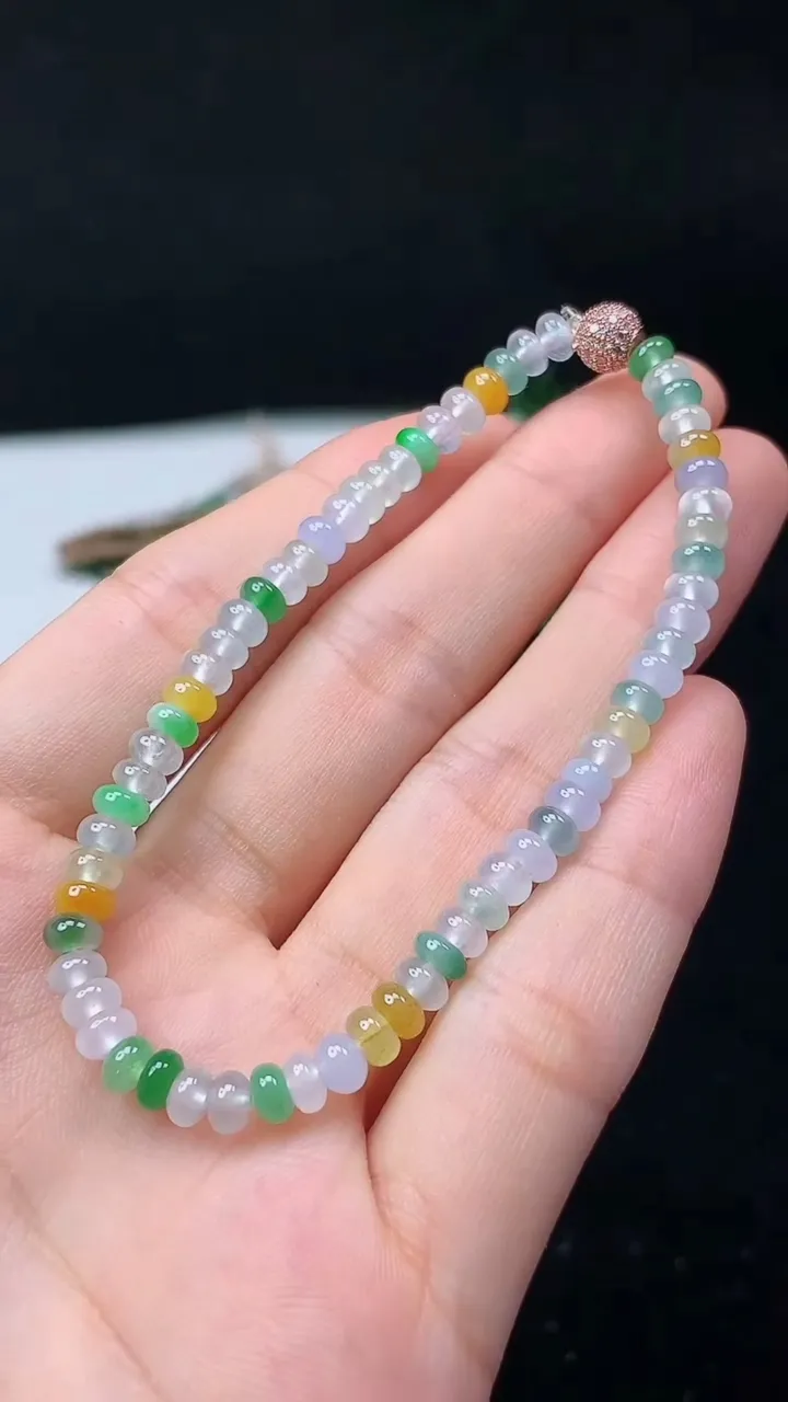 天然A货翡翠三彩算盘珠手串，尺寸4.6-2.9，重量:7.32g8月30日
工厂直销收藏佳品,种好水